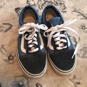 Vans navy and blue tennis shoes